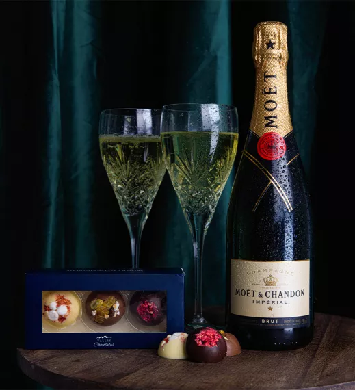 Gifts - Moet &amp; Chandon Champagne Gift, £85.00 - Indulge in pure luxury with our Moet & Chandon Champagne Gift.