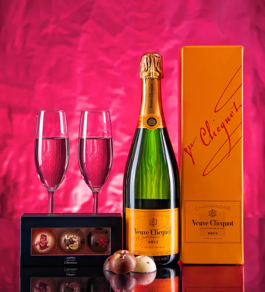 Gifts - Veuve Clicquot and Chocolates, £95.00 - Elevate your celebrations with our gorgeous Veuve Clicquot and Chocolates gift.